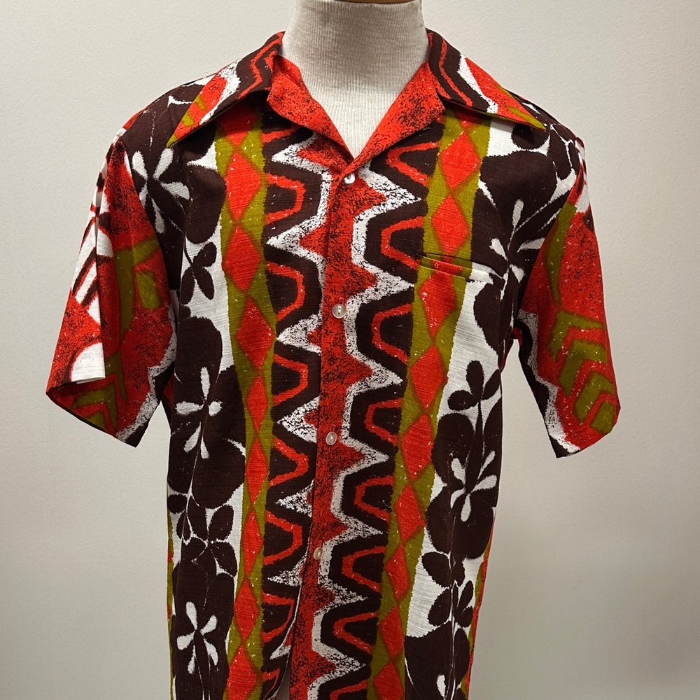 Reef Men's Red and Green Geometric Floral Shirt